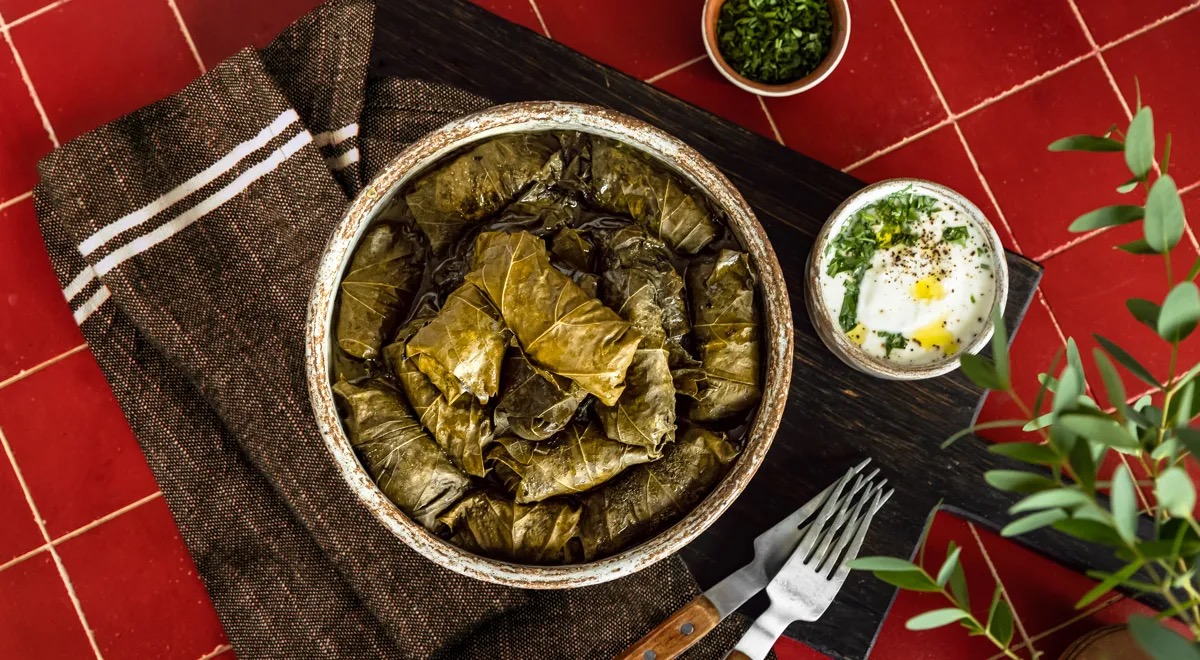 Долма в виноградных листьях